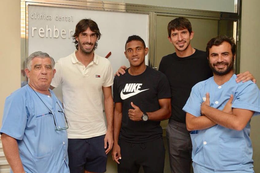 carlos-martinez-yoel-barcenas-y-nereo-champagne-en-la-clinica-dental-rehberger-odontologia-deportiva-oviedo