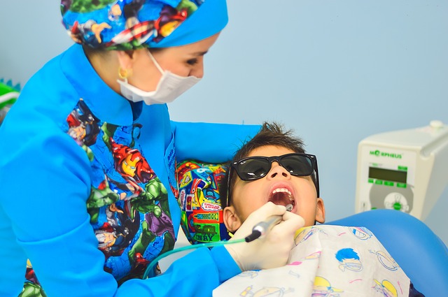 Niño en el dentista