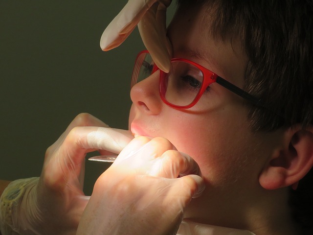 Niño en el dentista